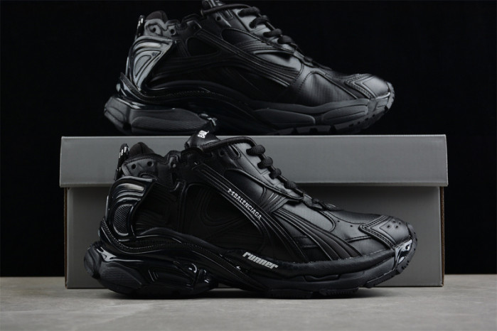 BLCG RUNNER SNEAKER