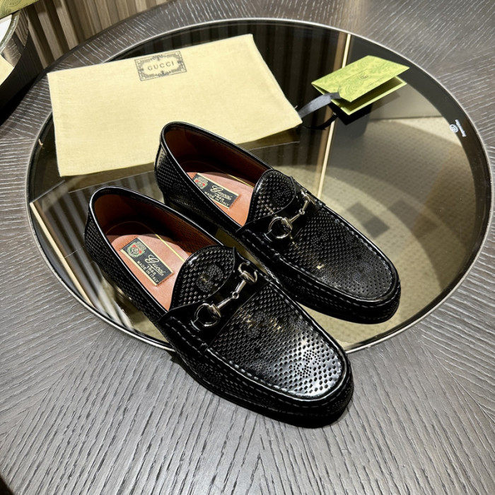 G*u*i loafer