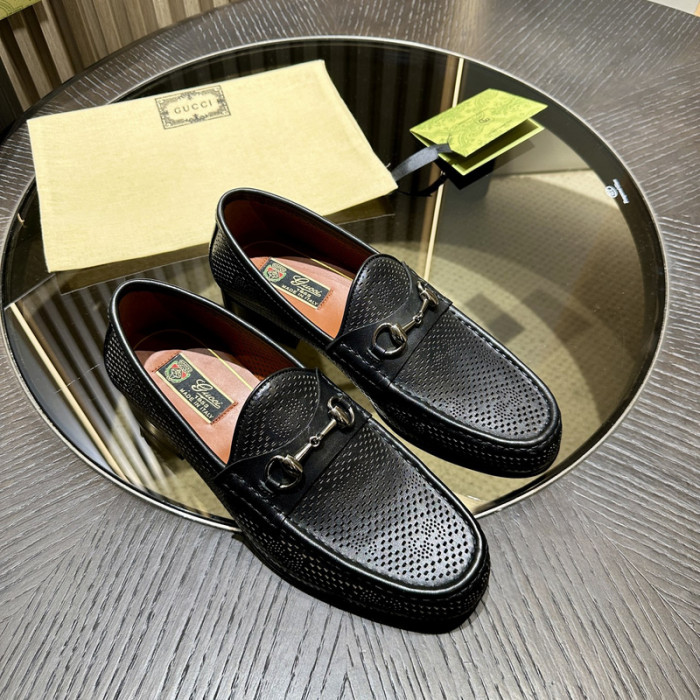 G*u*i loafer