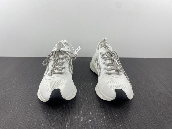 G*u*i1 run sneaker