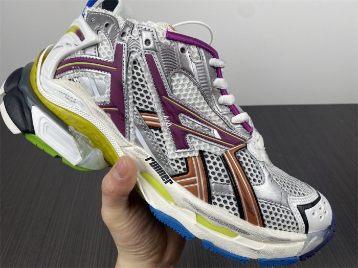 blcg runner sneaker