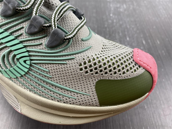 G*u*i1 run sneaker