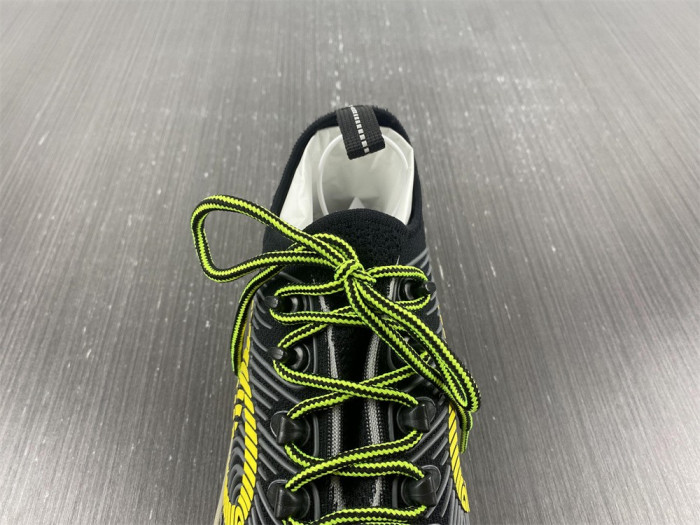 G*u*i1 run sneaker
