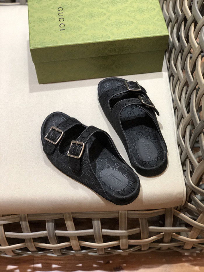 G*u*i sandals