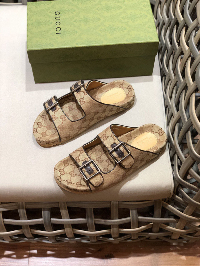 G*u*i sandals