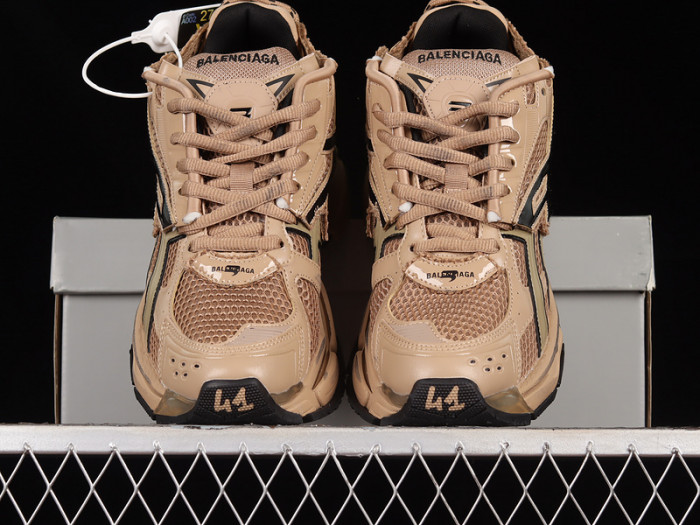 blcg runner sneaker