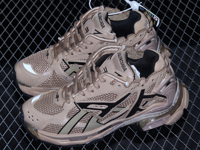 blcg runner sneaker